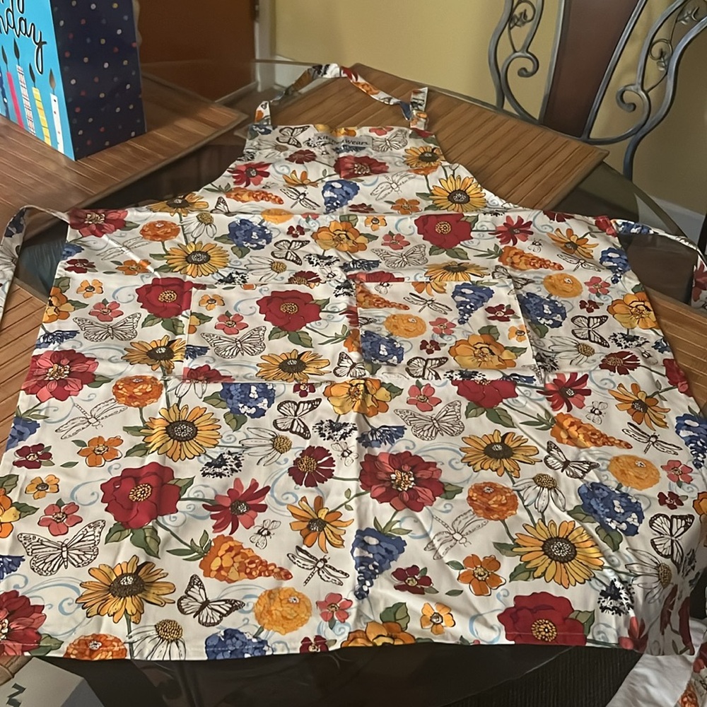 Smock/apron by kitchen wears